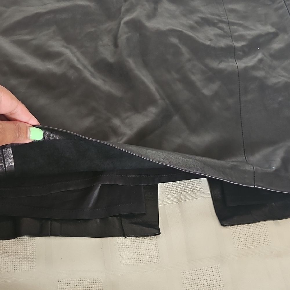 Danier Black Knee-Length Pencil Skirt - Picture 13 of 16